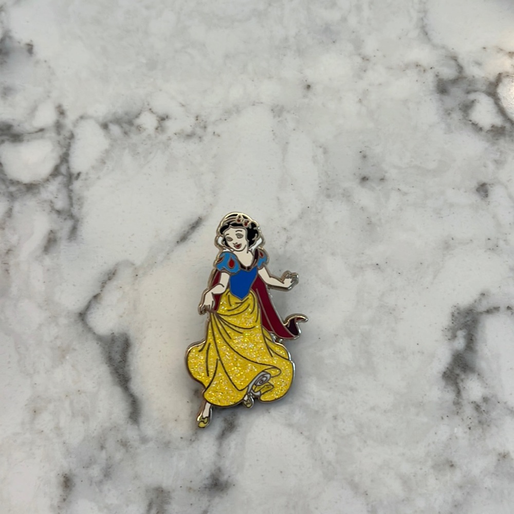 Snow White Trade-able Pin